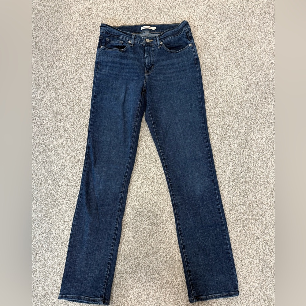 Levi's Classic Blue Jeans - Picture 2 of 3